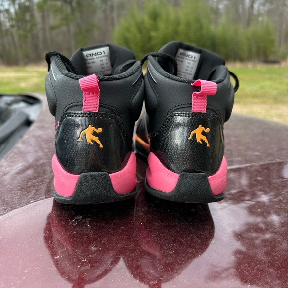 Black And1 shoes with pink and orange. Size 8 - Picture 4 of 9